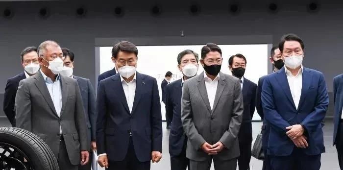 韓國(guó)氫能理事會(huì)成立,四大財(cái)團(tuán)強(qiáng)調(diào)向氫能轉(zhuǎn)型.jpg 韓國(guó)氫能理事會(huì)成立,四大財(cái)團(tuán)強(qiáng)調(diào)向氫能轉(zhuǎn)型.jpg