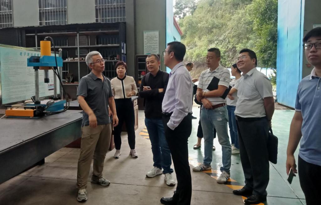 氫陽(yáng)能源研究院一行來(lái)攀枝花學(xué)院考察交流.jpg 氫陽(yáng)能源研究院一行來(lái)攀枝花學(xué)院考察交流.jpg