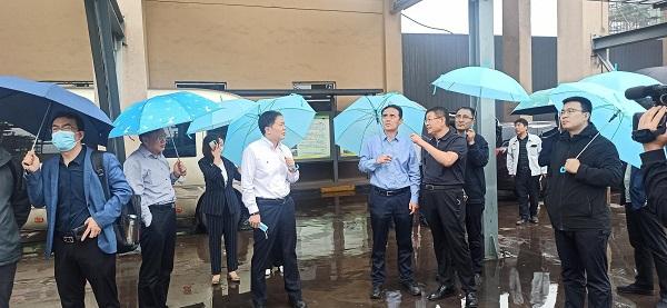 張克軍副廳長帶隊(duì)就二氧化碳加氫制甲醇技術(shù)開展實(shí)地調(diào)研.jpg