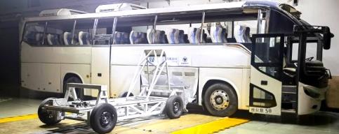 歐輝氫燃料客車通過國內(nèi)首次碰撞試驗,“護奧”實力贏得了央視的贊許!.jpg 歐輝氫燃料客車通過國內(nèi)首次碰撞試驗,“護奧”實力贏得了央視的贊許!.jpg