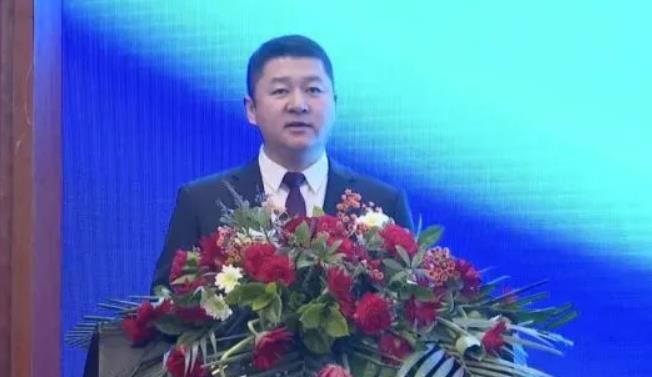 東勝區(qū)委副書(shū)記、政府代區(qū)長(zhǎng)韓濤主持簽約儀式.jpg 東勝區(qū)委副書(shū)記、政府代區(qū)長(zhǎng)韓濤主持簽約儀式.jpg