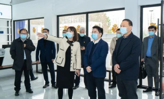 嘉興市副市長倪滬平到嘉興港區調研氫能產業.jpg