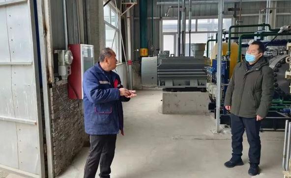 衡水高新區(qū)市場(chǎng)監(jiān)管分局對(duì)涉氫企業(yè)進(jìn)行了專項(xiàng)排查.jpg 衡水高新區(qū)市場(chǎng)監(jiān)管分局對(duì)涉氫企業(yè)進(jìn)行了專項(xiàng)排查.jpg