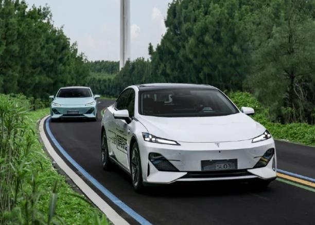 長(zhǎng)安深藍(lán)SL03上市16.89萬(wàn)起售,氫電版69.99萬(wàn)元! 長(zhǎng)安深藍(lán)SL03上市16.89萬(wàn)起售,氫電版69.99萬(wàn)元!