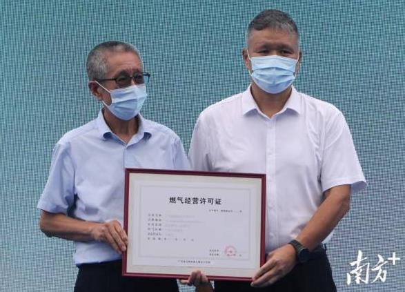 24臺氫能環(huán)衛(wèi)車“上崗” 24臺氫能環(huán)衛(wèi)車“上崗”