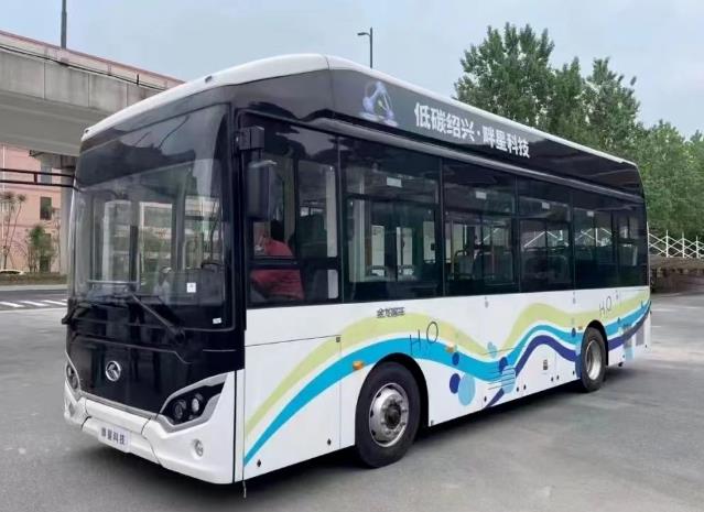 紹興首輛自主研發(fā)的氫能大巴榮獲市場(chǎng)準(zhǔn)入.jpg 紹興首輛自主研發(fā)的氫能大巴榮獲市場(chǎng)準(zhǔn)入.jpg