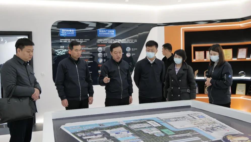 盤錦市盤山縣縣長劉鵬飛一行考察上海驥翀.jpg 盤錦市盤山縣縣長劉鵬飛一行考察上海驥翀.jpg