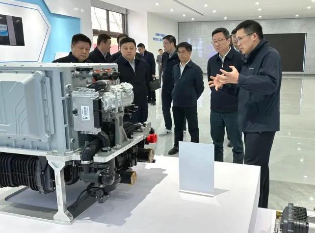 國家能源局副局長余兵蒞臨鄂爾多斯國鴻氫能調研.jpg 國家能源局副局長余兵蒞臨鄂爾多斯國鴻氫能調研.jpg