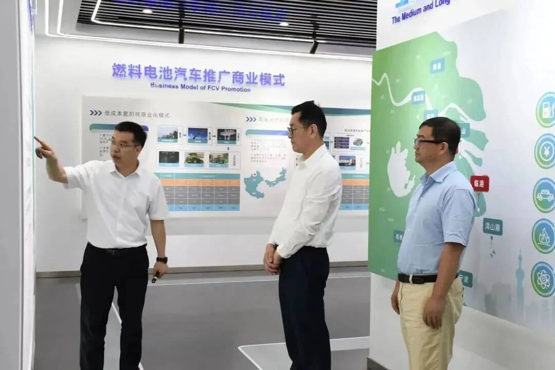 上海市國資委黨委書記、主任白廷輝調研申能集團投資氫能企業-1.jpg