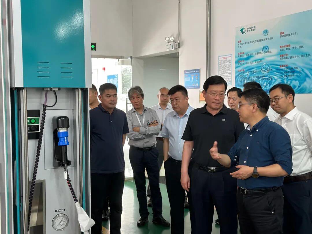 徐州市沛縣縣委書(shū)記丁廣州調(diào)研舜華新能源-1.jpg