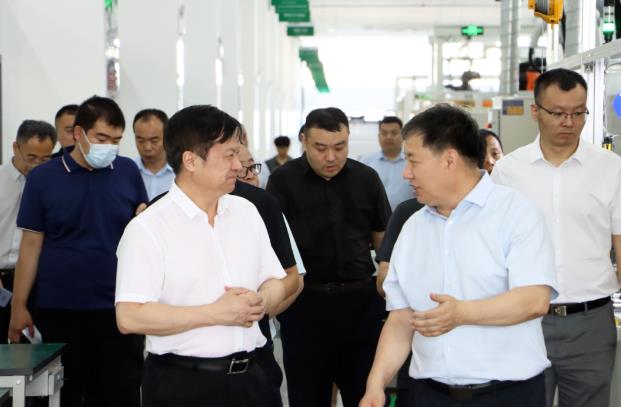 國家能源局一行領導蒞臨海泰新能考察交流.jpg 國家能源局一行領導蒞臨海泰新能考察交流.jpg