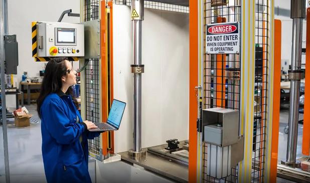 Hyzon Motors首批9個單堆200kW燃料電池系統(tǒng)B樣機通過工廠驗收測試.jpg