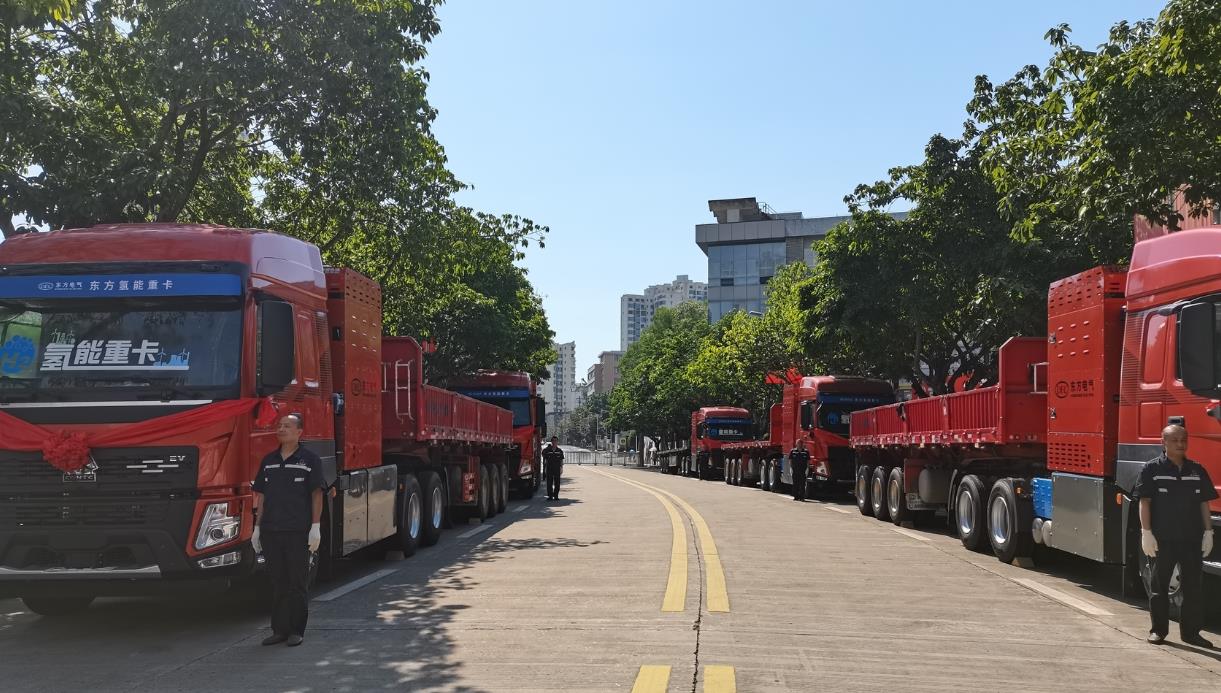 交付投運(yùn)的氫能重卡.jpg