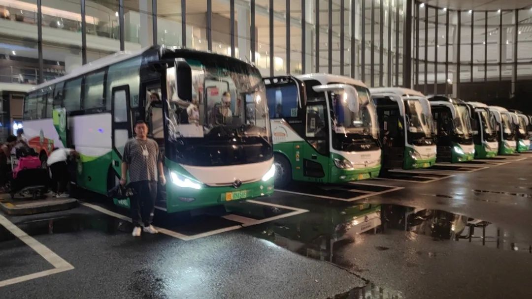 北京暴雨,國家電投氫能大巴轉(zhuǎn)運(yùn)千余人安全完成任務(wù)-2.jpg