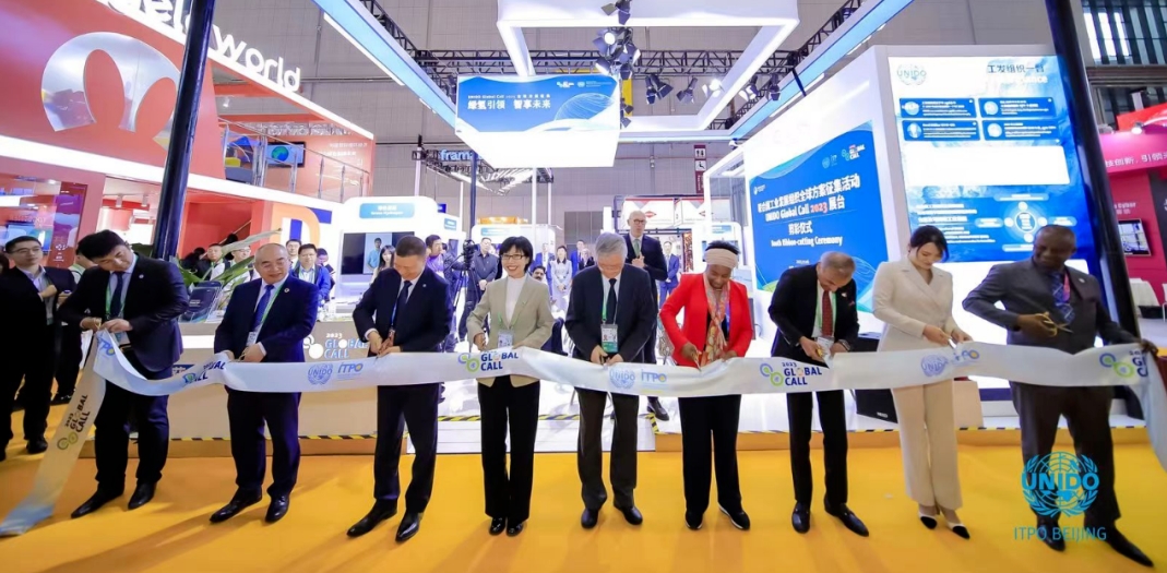 “智慧引領(lǐng)、綠色未來” 陽氫集團獲CIIE聯(lián)合國工發(fā)最佳氫能創(chuàng)新獎1.jpg