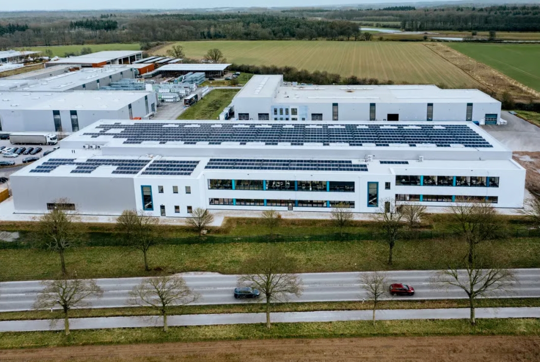 Hexagon Purus完成德國四型瓶生產基地擴建.jpg